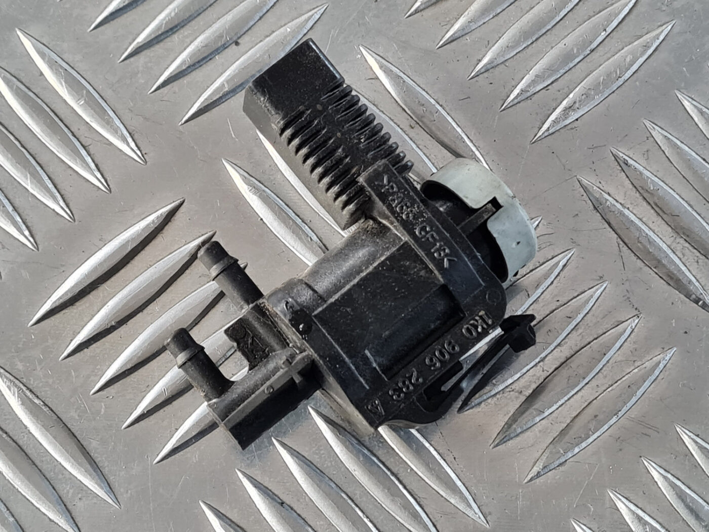 Solenoīda vakuuma vārsts priekš VW GOLF 6 2011