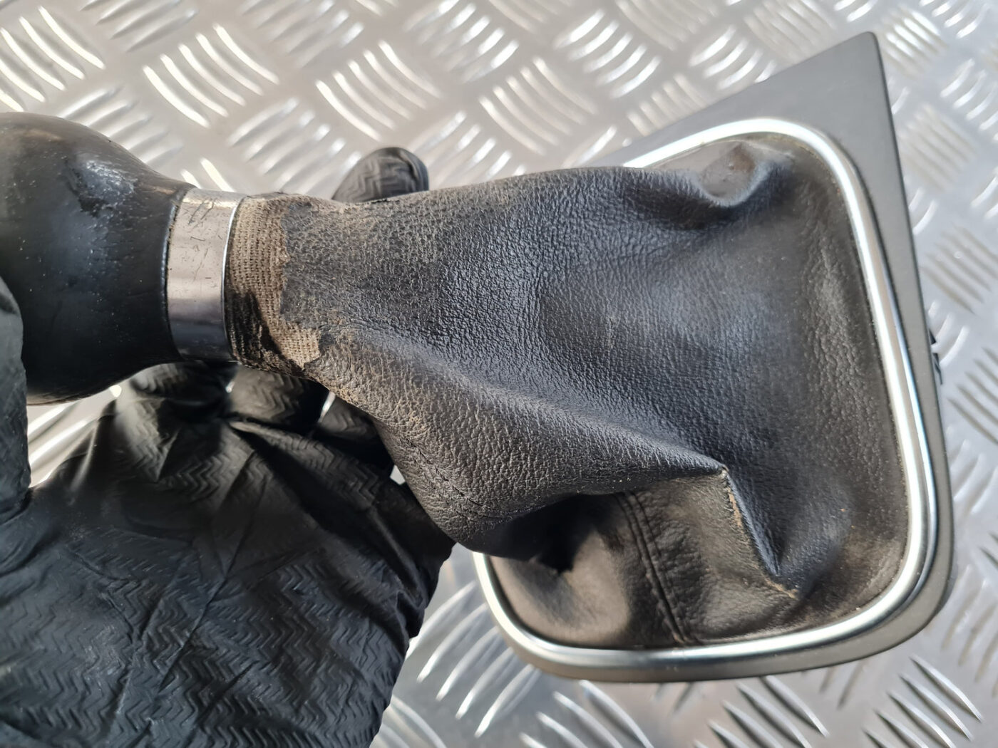 Pārnesumu pārslēgšanas kloķa uzgalis priekš VW GOLF 6 2011