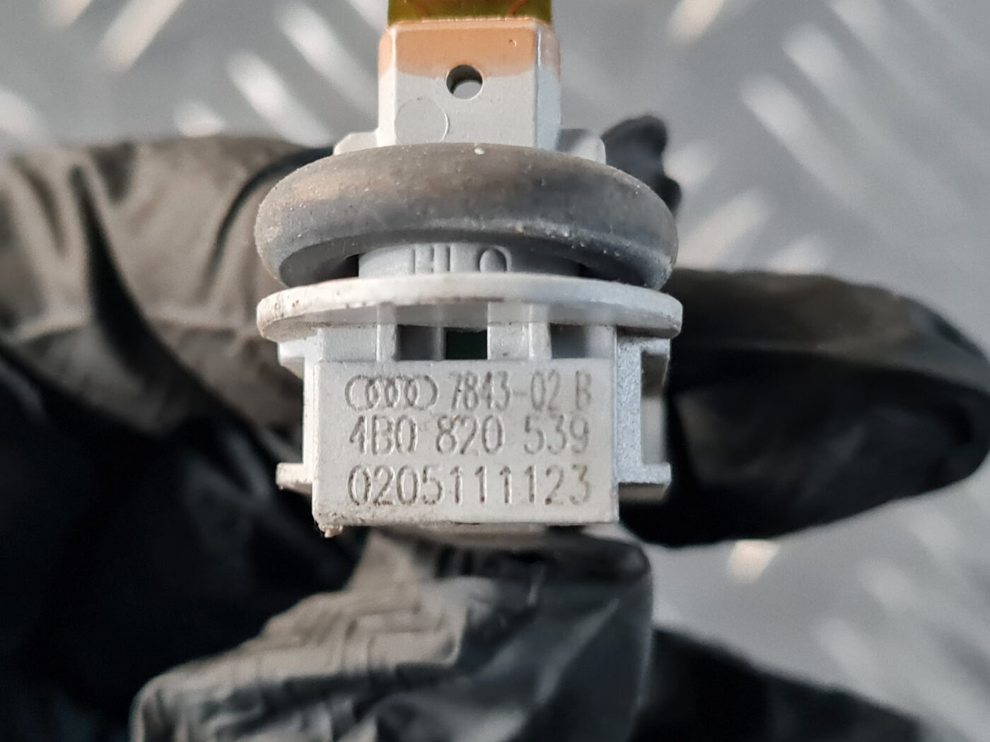 Temperatūras devejs priekš VW GOLF 6 2011 3 Temperatūras devejs priekš VW GOLF 6 2011