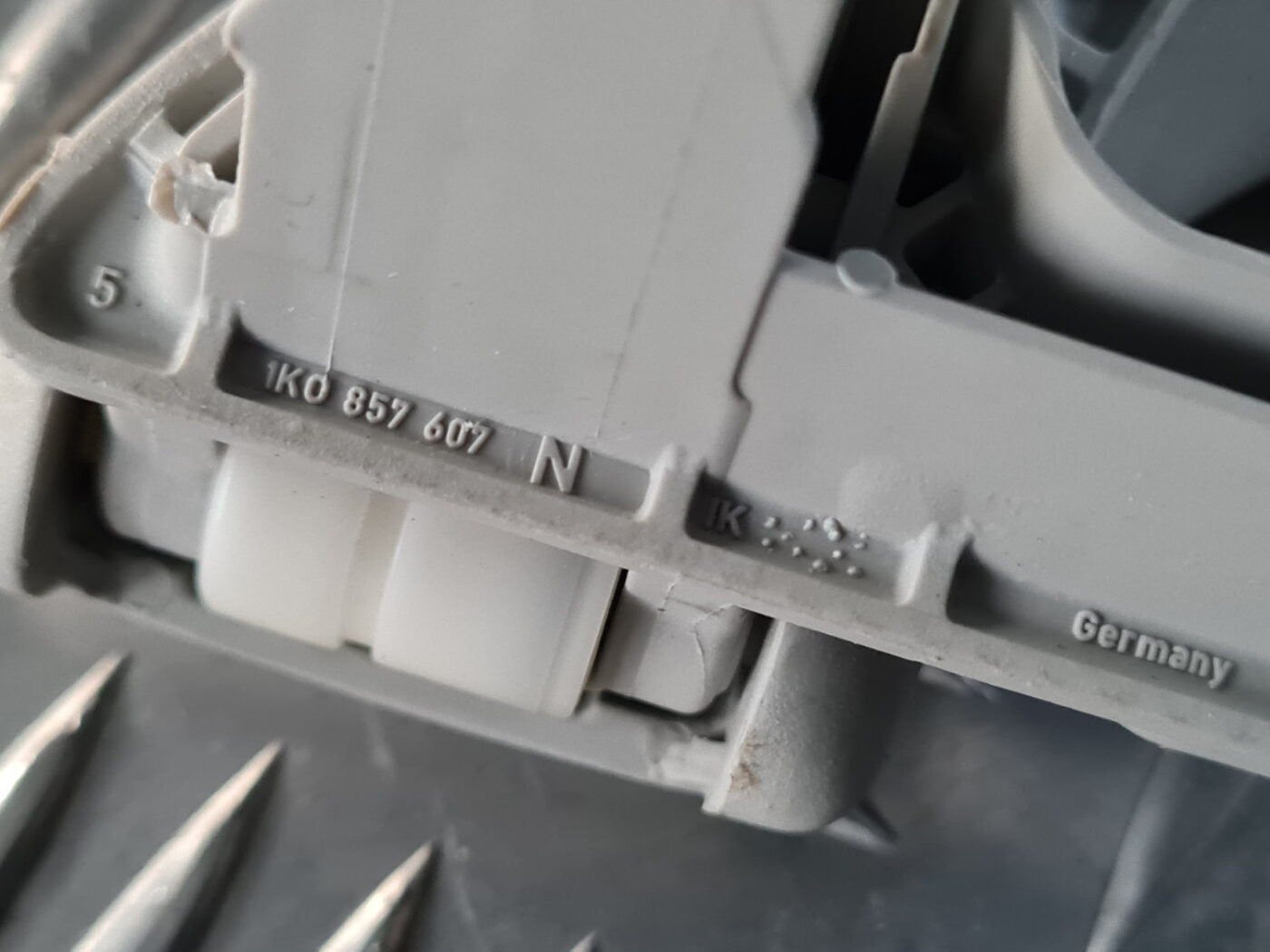 Salona rokturis griestos priekš VW GOLF 6 2011 3 Salona rokturis griestos priekš VW GOLF 6 2011