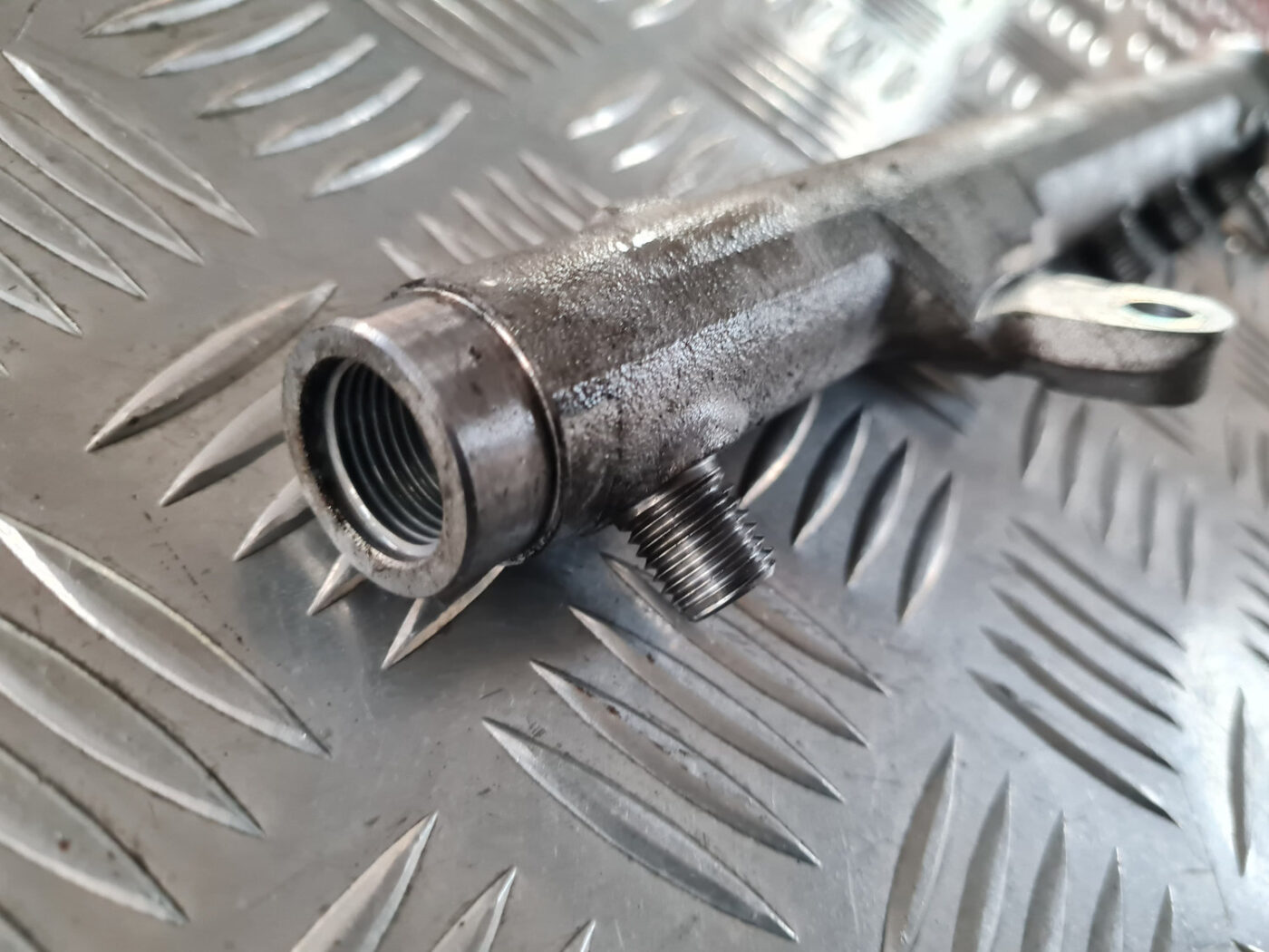 Degvielas sadales caurule priekš VW GOLF 6 2011 5 Degvielas sadales caurule priekš VW GOLF 6 2011