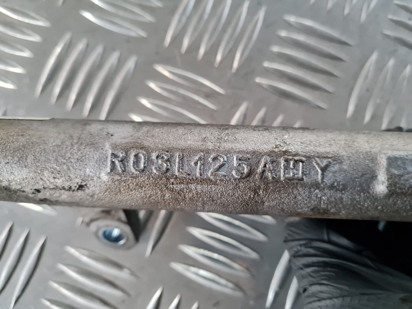 Degvielas sadales caurule priekš VW GOLF 6 2011 3 Degvielas sadales caurule priekš VW GOLF 6 2011