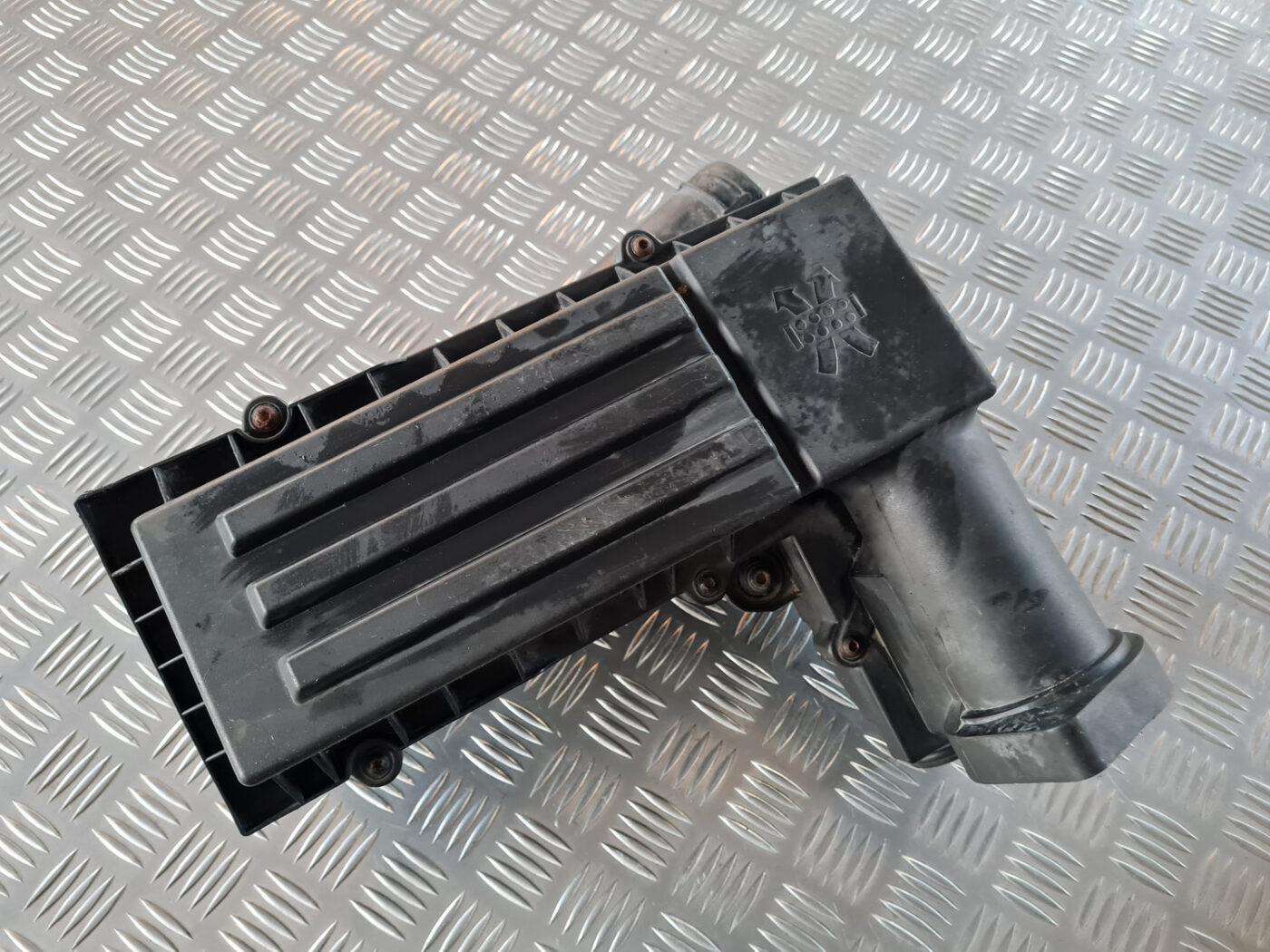 Gaisa filtra korpuss priekš VW GOLF 6 2011