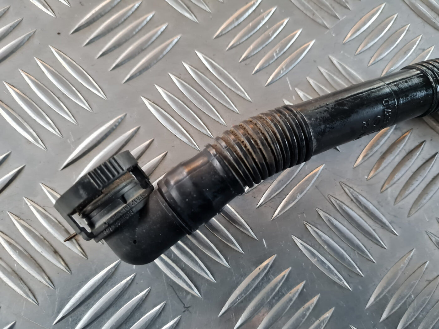 Gaisa filtra korpusa caurule priekš VW GOLF 6 2011 2 Gaisa filtra korpusa caurule priekš VW GOLF 6 2011