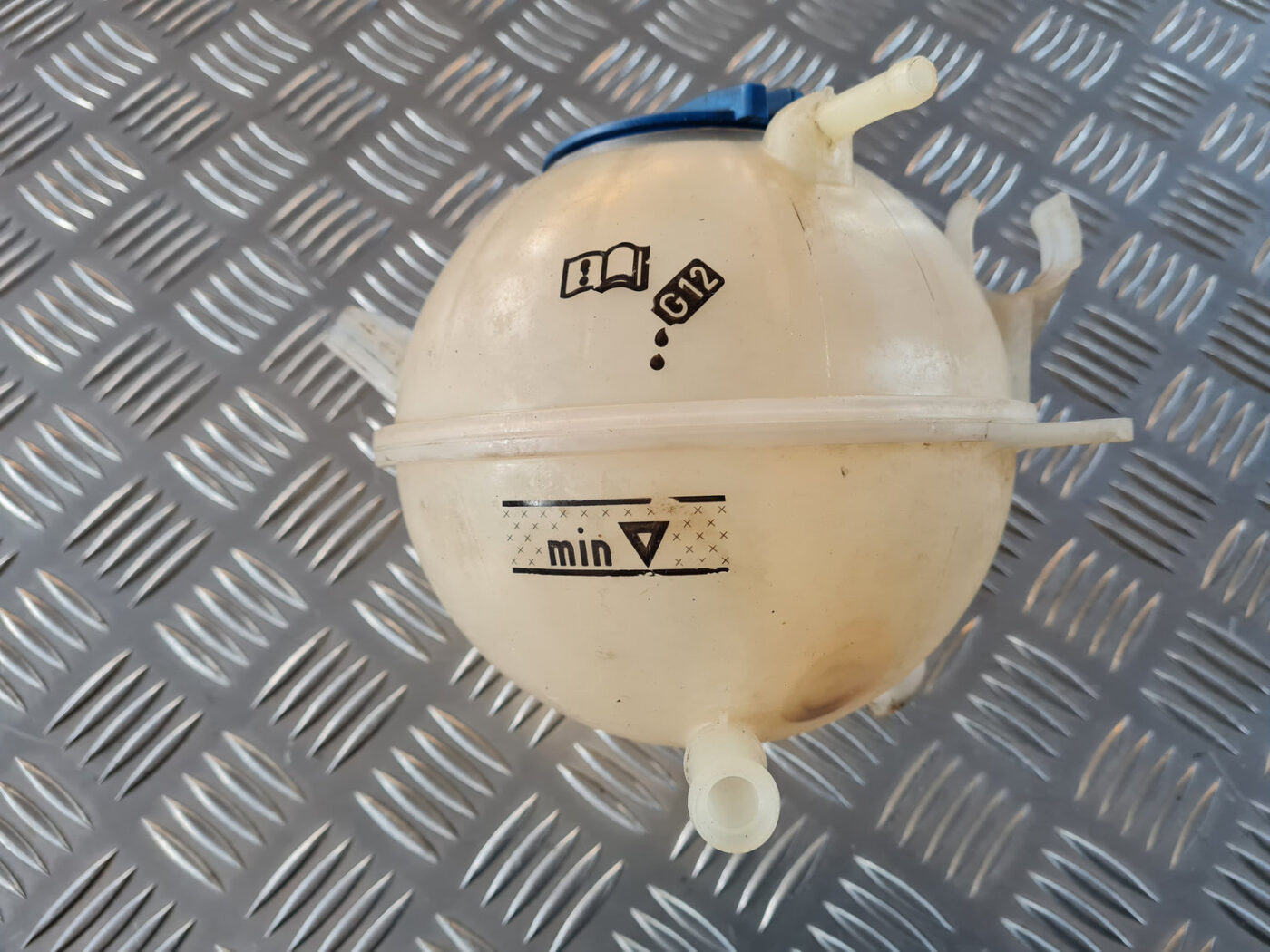 Dzesēšanas šķidruma tvertne priekš VW GOLF 6 2011