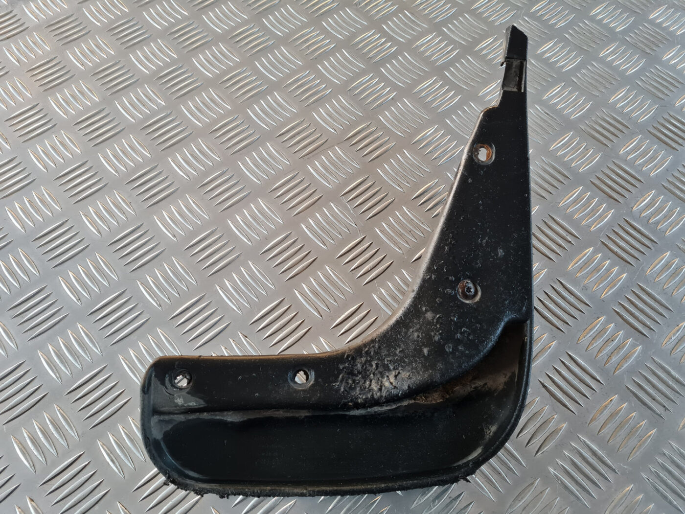 Priekšējais kreisais dubļu aizsargs priekš VW GOLF 6 2011