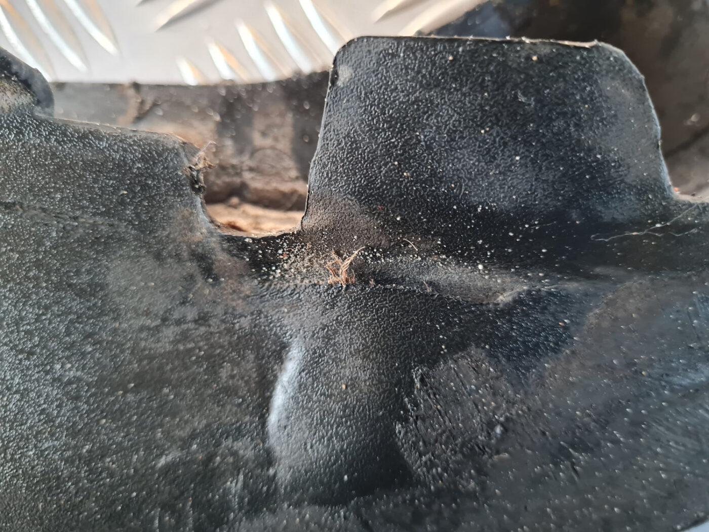 Priekšējais labais dubļu aizsargs priekš VW GOLF 6 2011 9 Priekšējais labais dubļu aizsargs priekš VW GOLF 6 2011