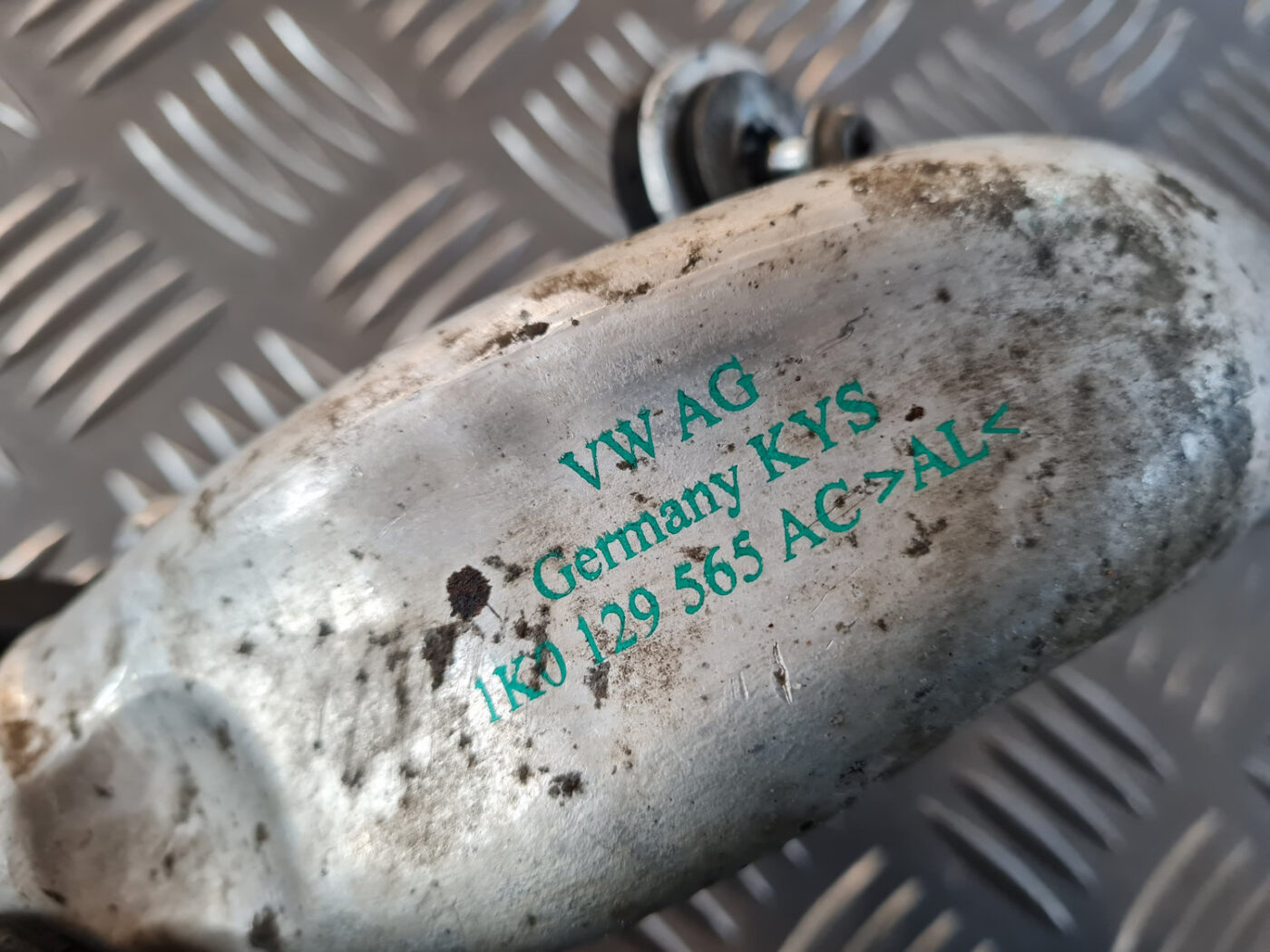 Interkulera caurule priekš VW GOLF 6 2011