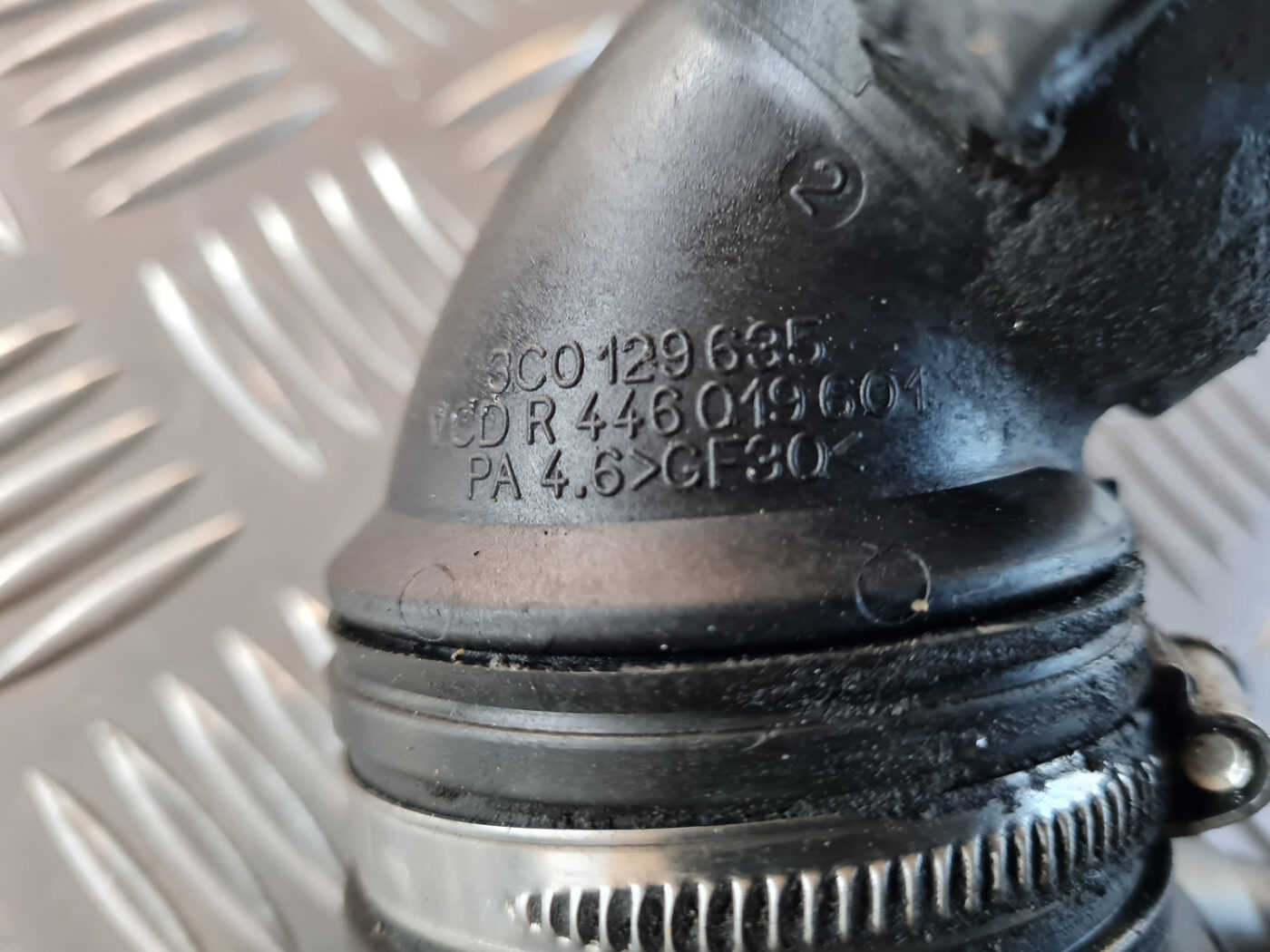 Gaisa filtra korpusa caurule priekš VW GOLF 6 2011