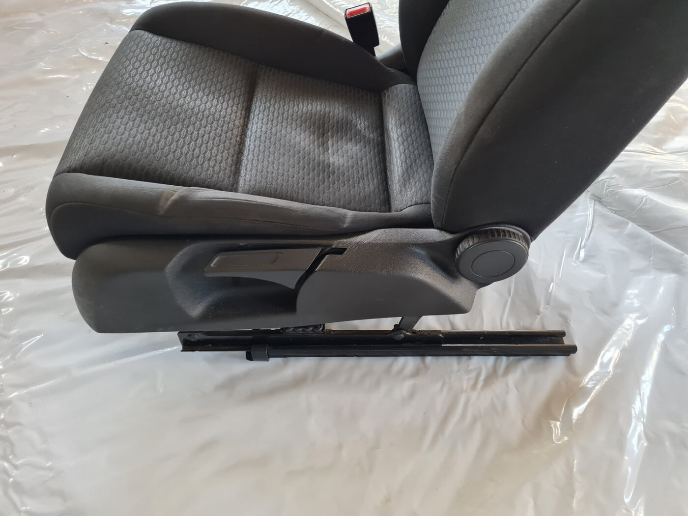 Priekšējais kreisais sēdeklis priekš VW GOLF 6 2011