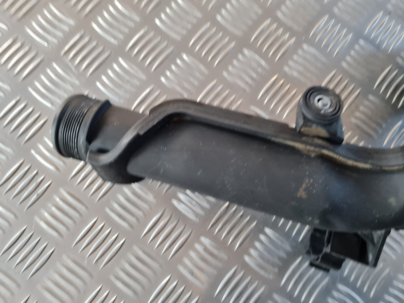 Interkulera caurule priekš VW GOLF 6 2011