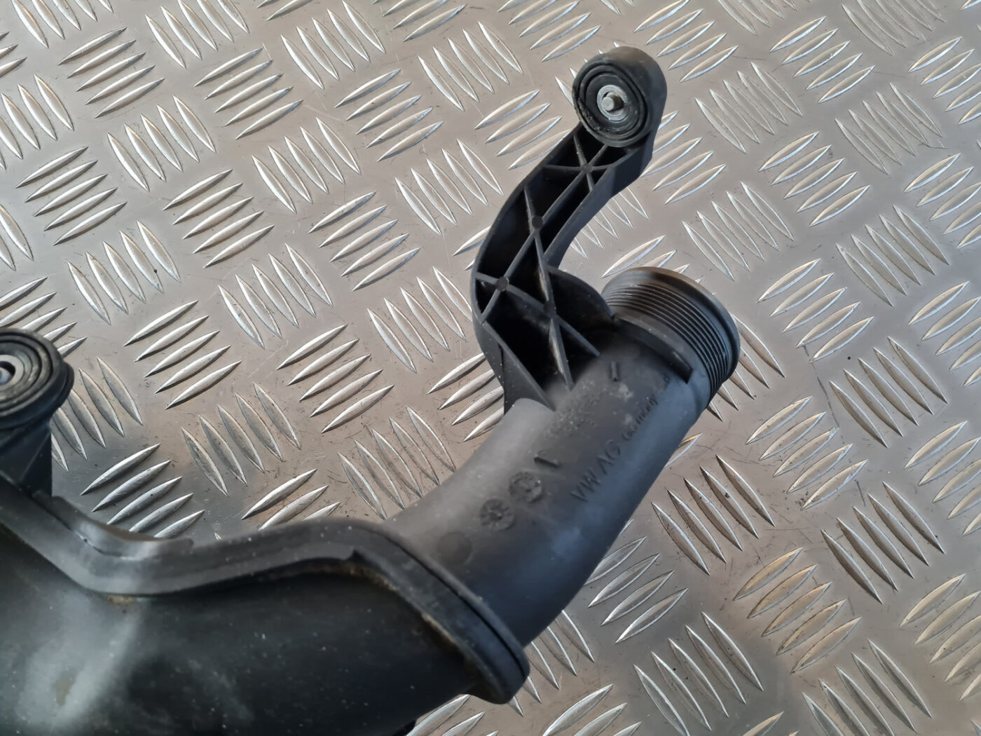 Interkulera caurule priekš VW GOLF 6 2011