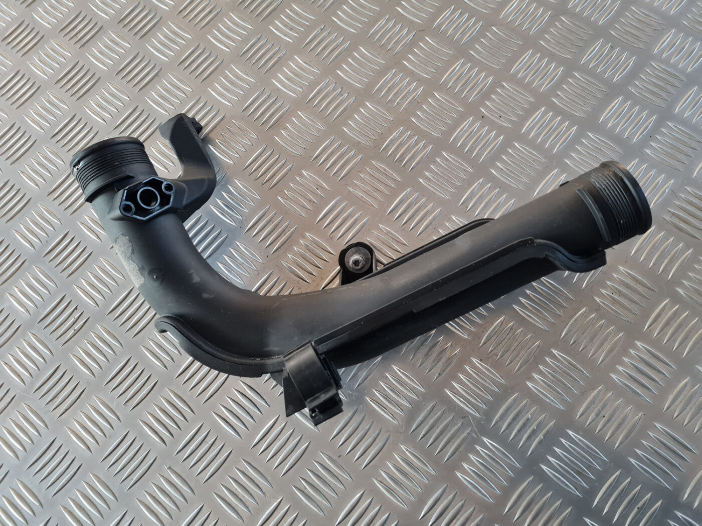 Interkulera caurule priekš VW GOLF 6 2011