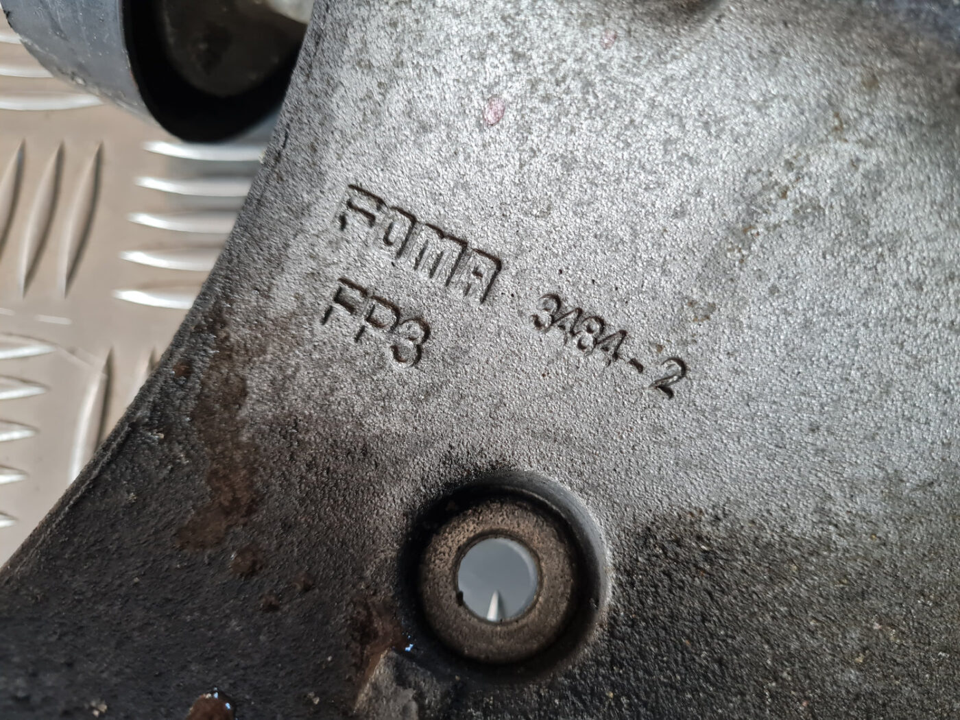 Ģeneratora kronšteins priekš VW GOLF 6 2011