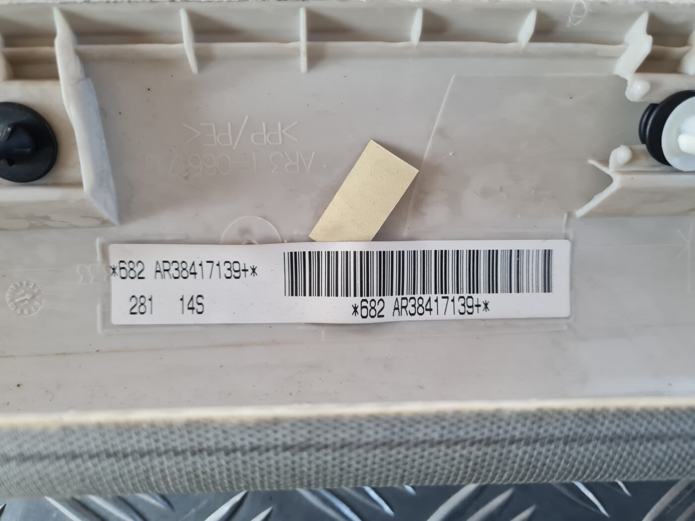 Priekšējas salona statnes apdare priekš VW GOLF 6 2011