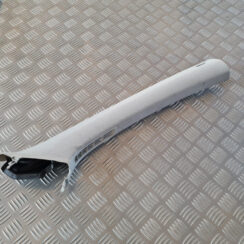 Priekšējas salona statnes apdare priekš VW GOLF 6 2011