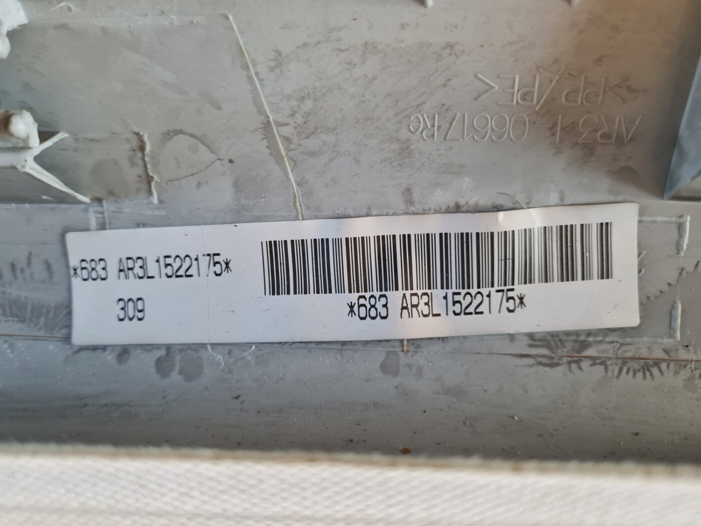 Priekšējas salona statnes apdare priekš VW GOLF 6 2011