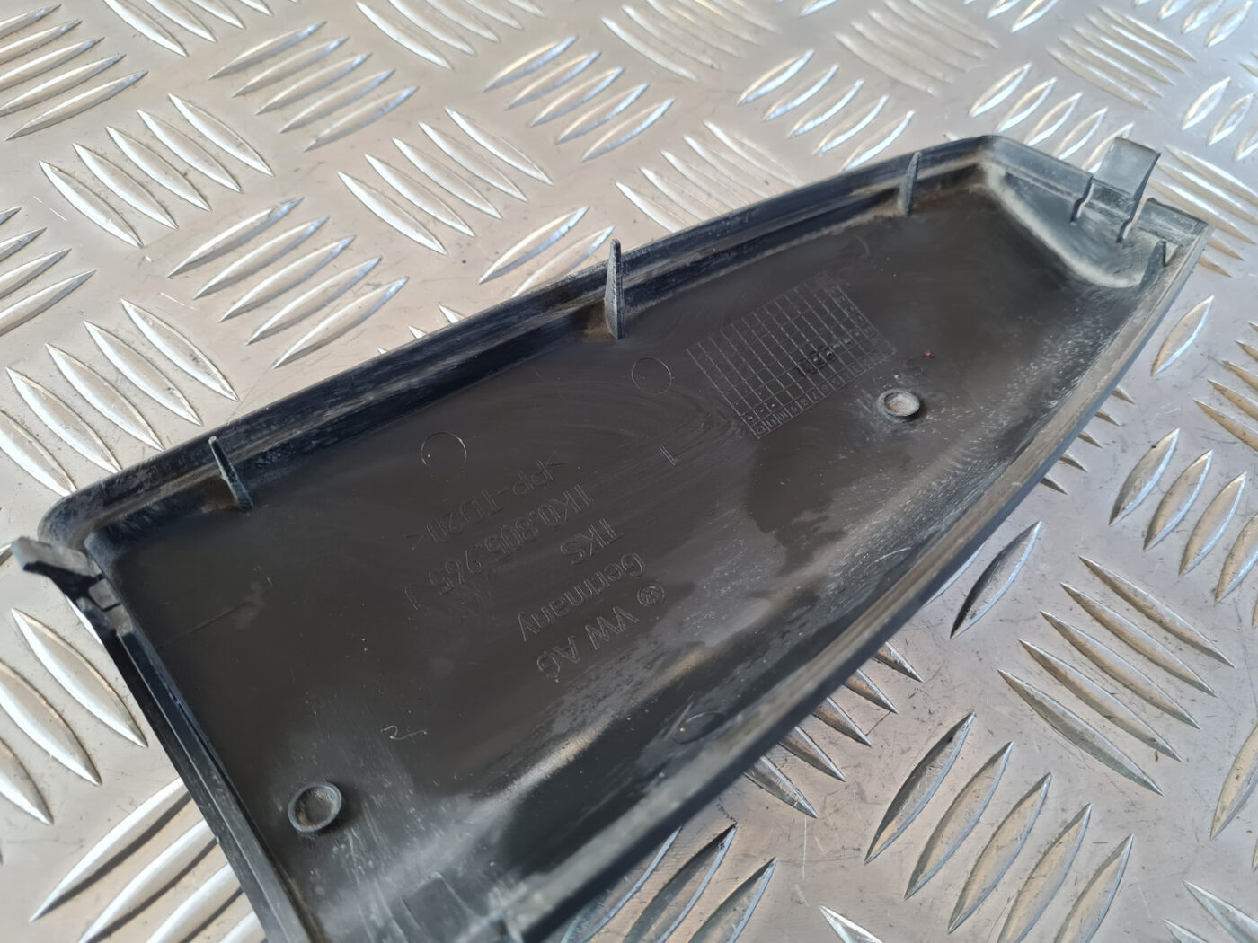 Ieplūdes gaisa deflektors/Difuzors priekš VW GOLF 6 2011 6 Ieplūdes gaisa deflektors/Difuzors priekš VW GOLF 6 2011