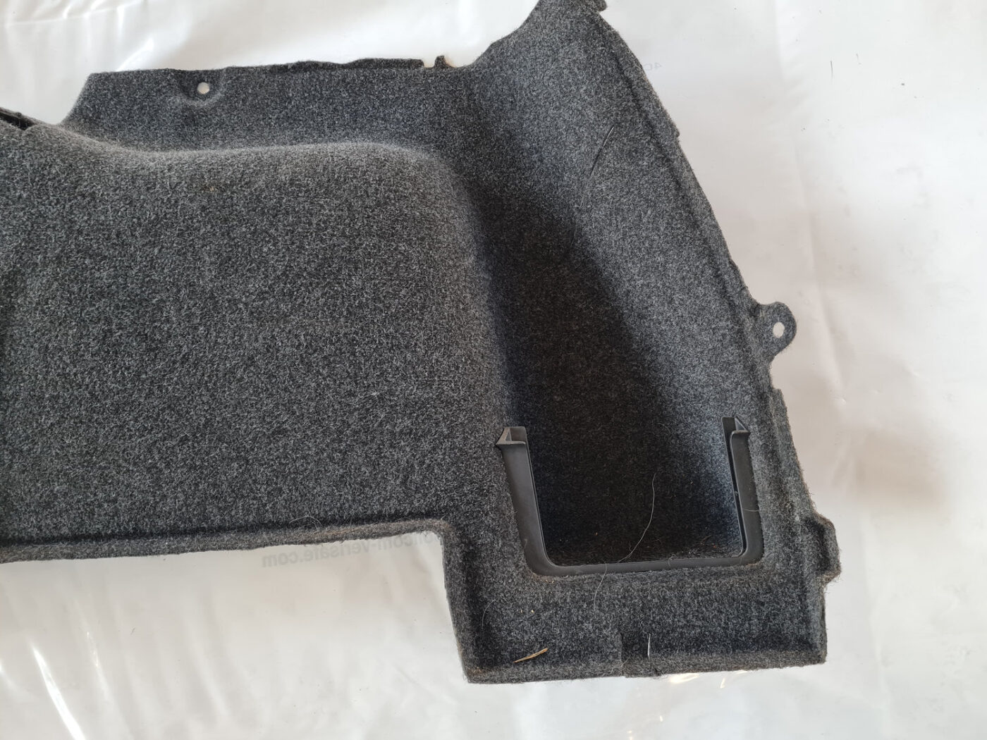 Bagāžnieka nodalījuma sānu apdare priekš VW GOLF 6 2011 2 Bagāžnieka nodalījuma sānu apdare priekš VW GOLF 6 2011