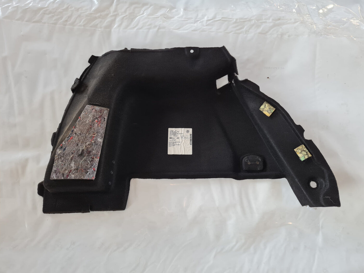 Bagāžnieka nodalījuma sānu apdare priekš VW GOLF 6 2011 4 Bagāžnieka nodalījuma sānu apdare priekš VW GOLF 6 2011