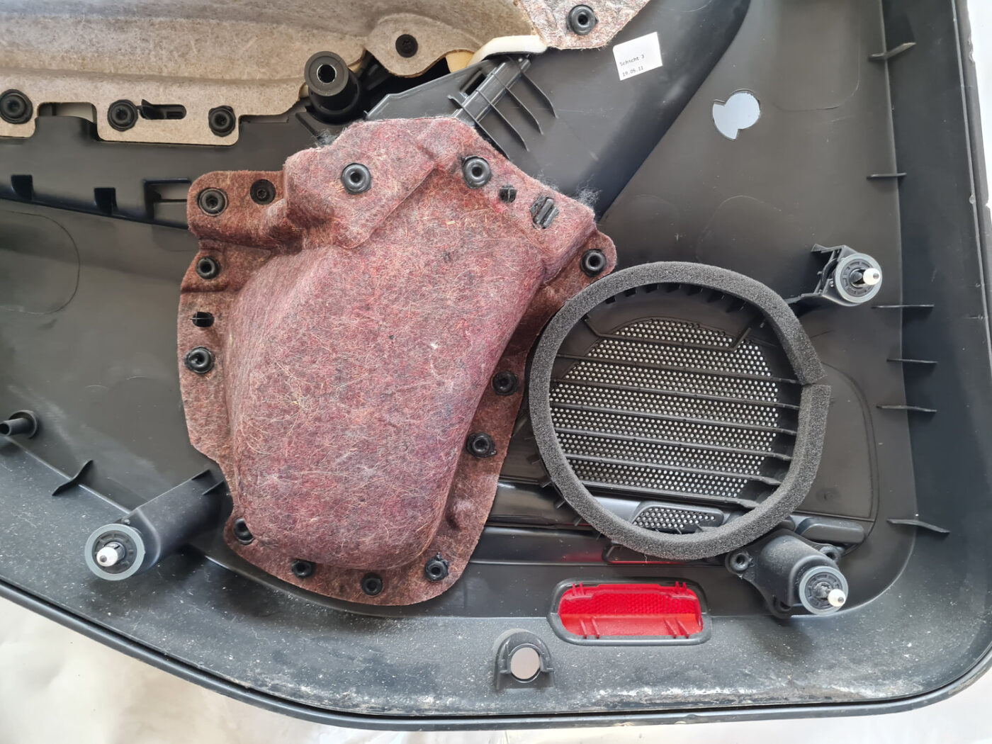 Aizmugurējo labo durvju apdare priekš VW GOLF 6 2011