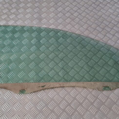 Priekšējo labo durvju stikls priekš VW GOLF 6 2011