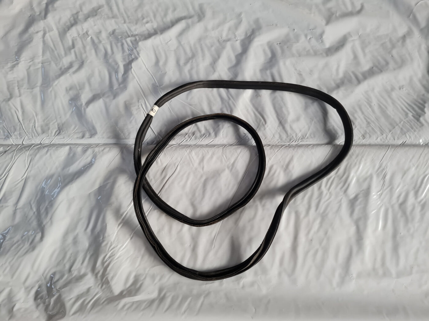 Bagāžnieka durvju gumija priekš VW GOLF 6 2011