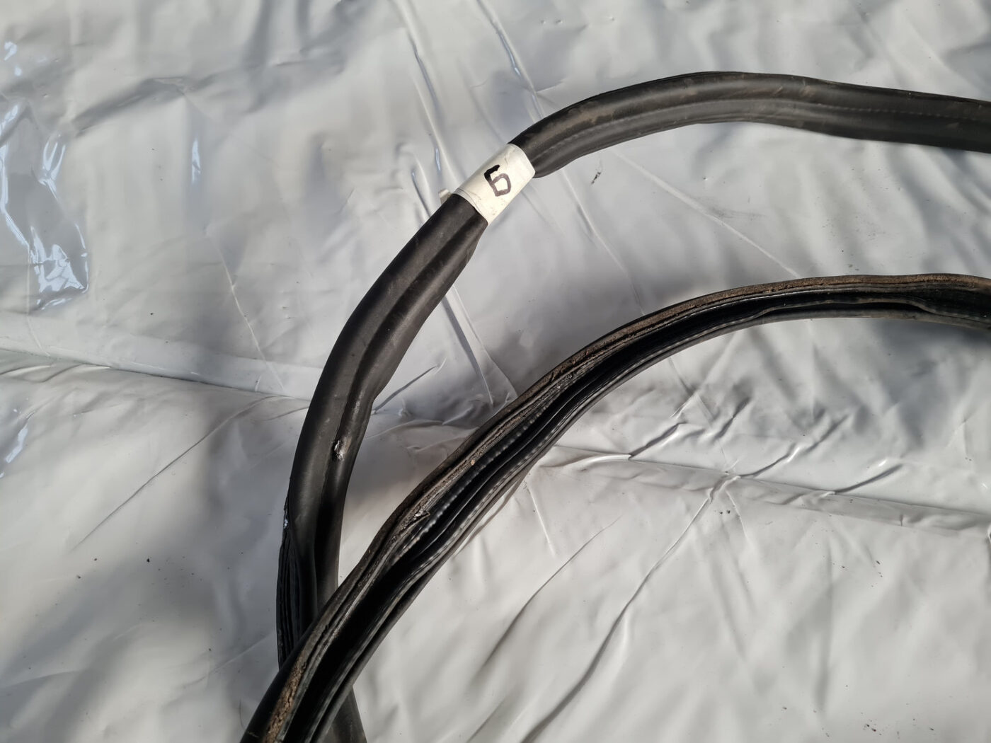 Bagāžnieka durvju gumija priekš VW GOLF 6 2011