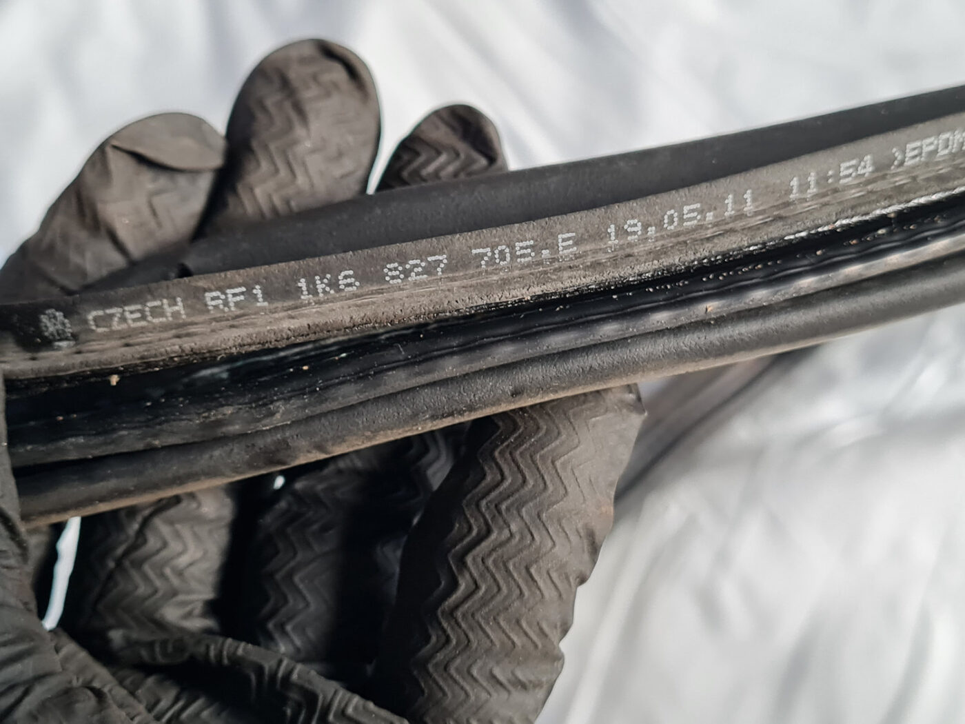 Bagāžnieka durvju gumija priekš VW GOLF 6 2011