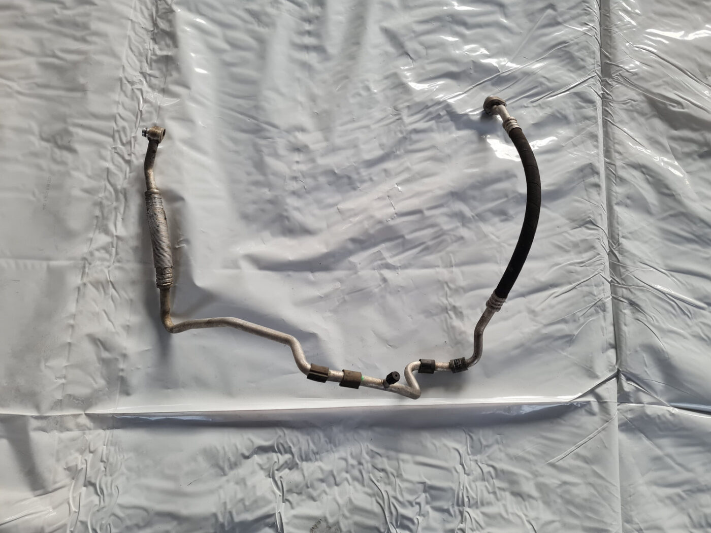 Gaisa kondicioniera galvenā caurule priekš VW GOLF 6 2011 1 Gaisa kondicioniera galvenā caurule priekš VW GOLF 6 2011