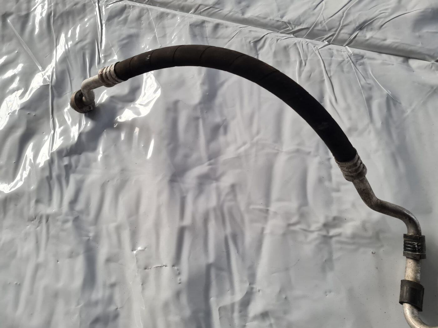 Gaisa kondicioniera galvenā caurule priekš VW GOLF 6 2011 4 Gaisa kondicioniera galvenā caurule priekš VW GOLF 6 2011