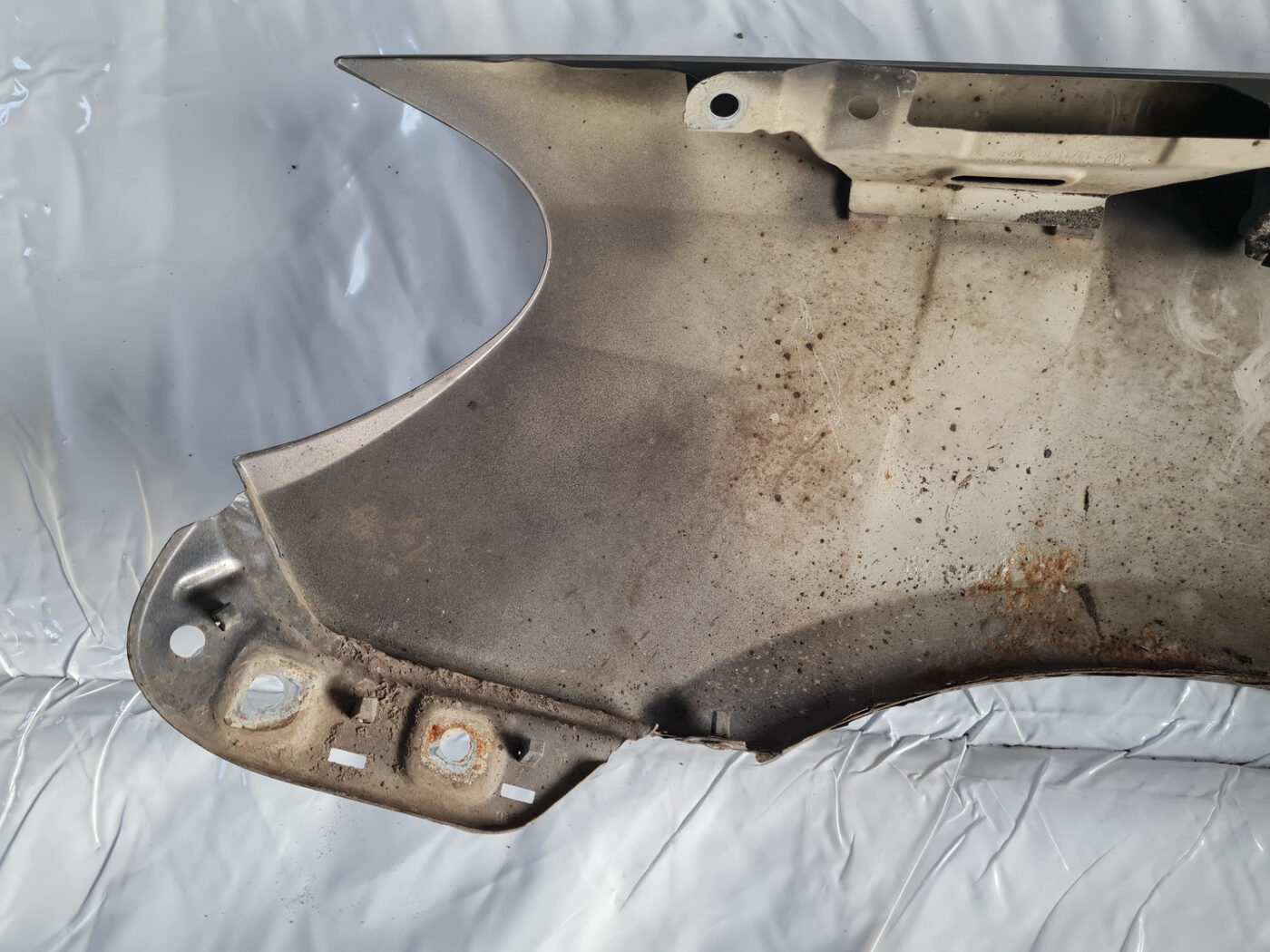 Priekšējais labais spārns priekš VW GOLF 6 2011 16 Priekšējais labais spārns priekš VW GOLF 6 2011