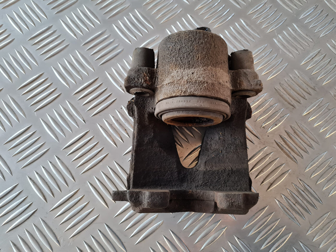 Priekšējais labais suports priekš VW GOLF 6 2011 5 Priekšējais labais suports priekš VW GOLF 6 2011