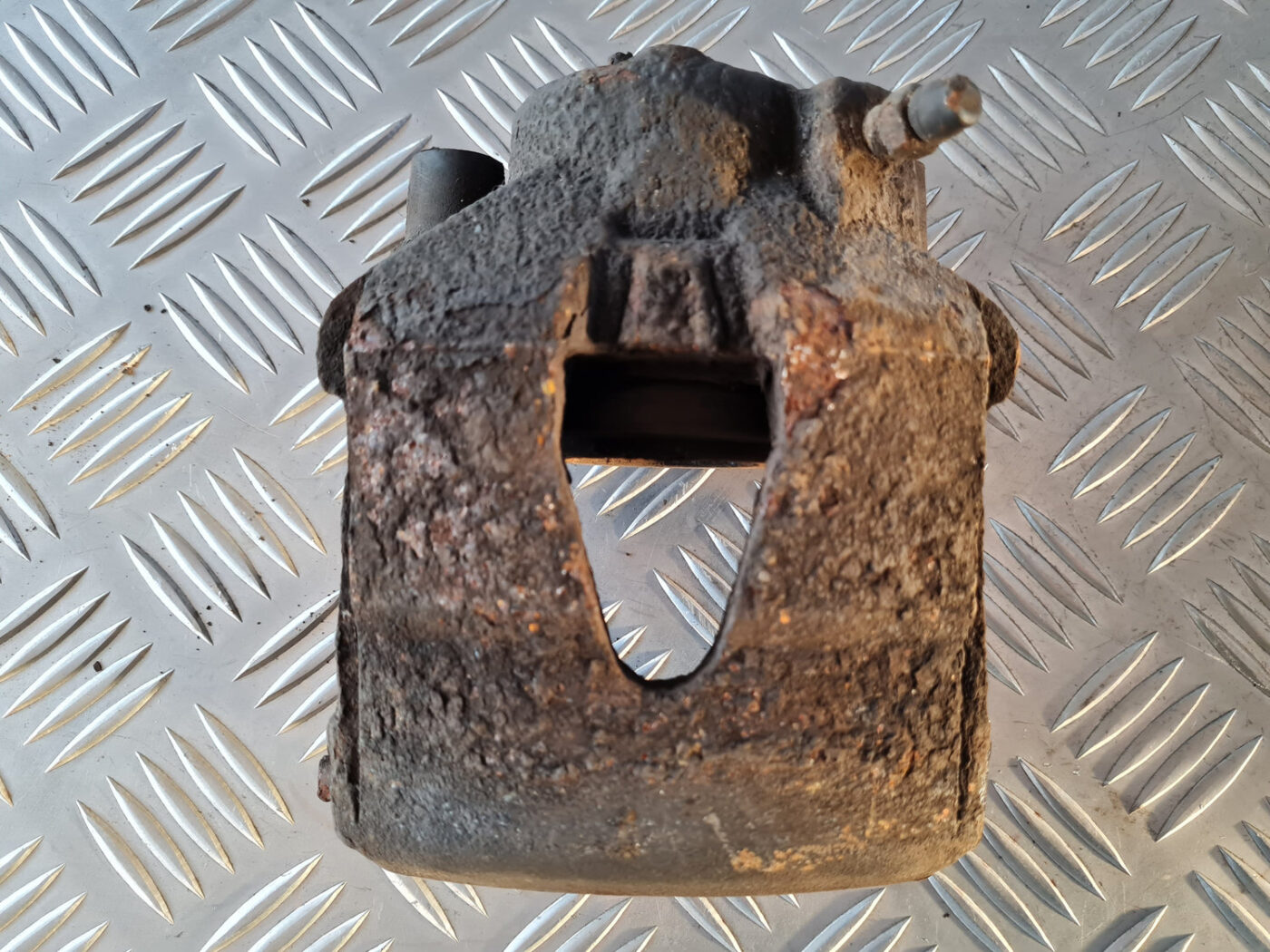 Priekšējais kreisais suports priekš VW GOLF 6 2011